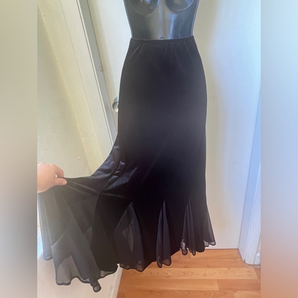 MSK womens size 16 Maxi Skirt Black Velour Pull On Flowy Modest elastic solid - Picture 7 of 9